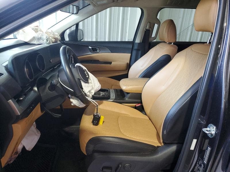 2023 KIA CARNIVAL LX 7