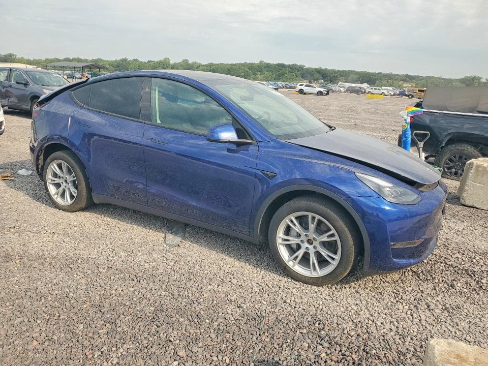 2024 TESLA MODEL Y 4