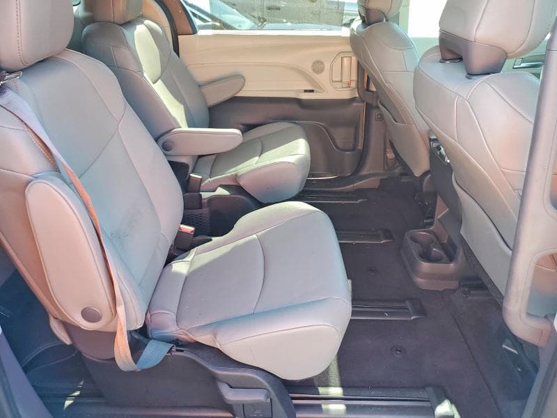 2023 TOYOTA SIENNA XLE 11