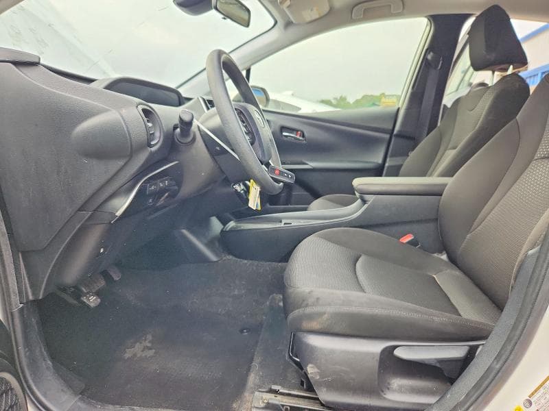 2021 TOYOTA PRIUS LE 7
