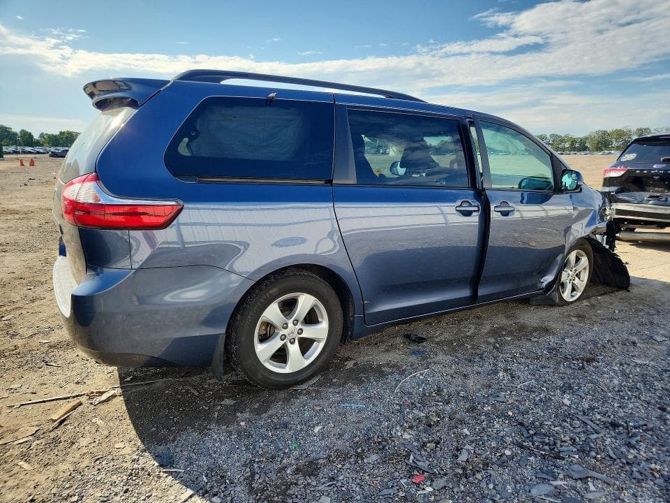 2017 TOYOTA SIENNA LE 3