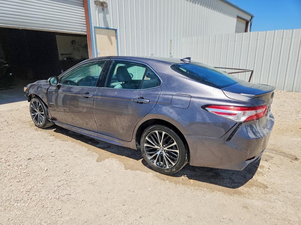 2020 TOYOTA CAMRY SE 2
