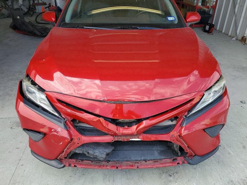 2020 TOYOTA CAMRY SE 11