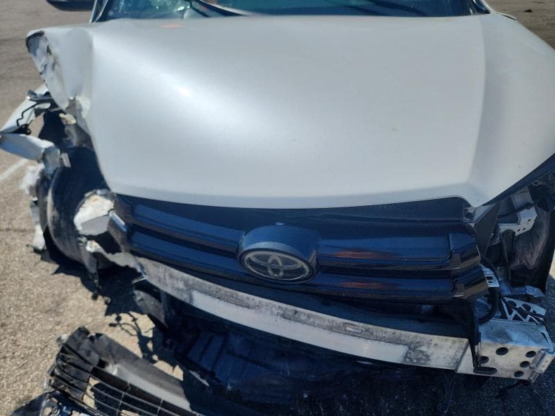2019 TOYOTA HIGHLANDER SE 12