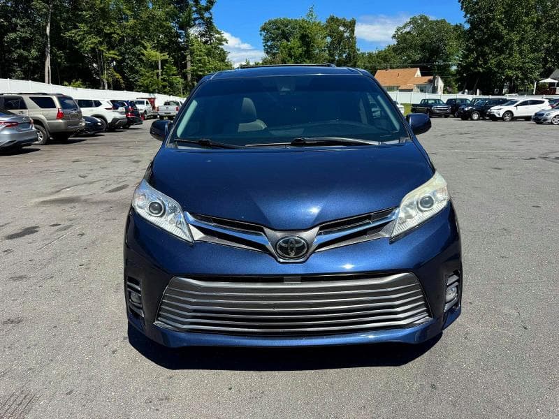 2018 TOYOTA SIENNA XLE 8-PASSENGER 6