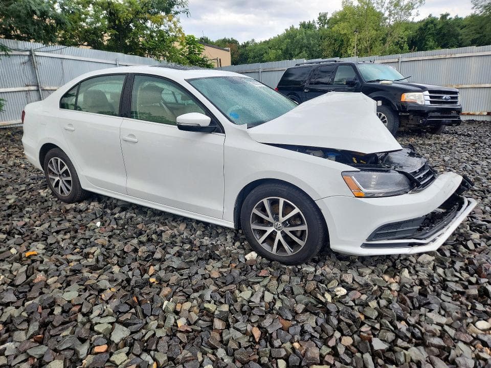 2017 VOLKSWAGEN JETTA SE 4
