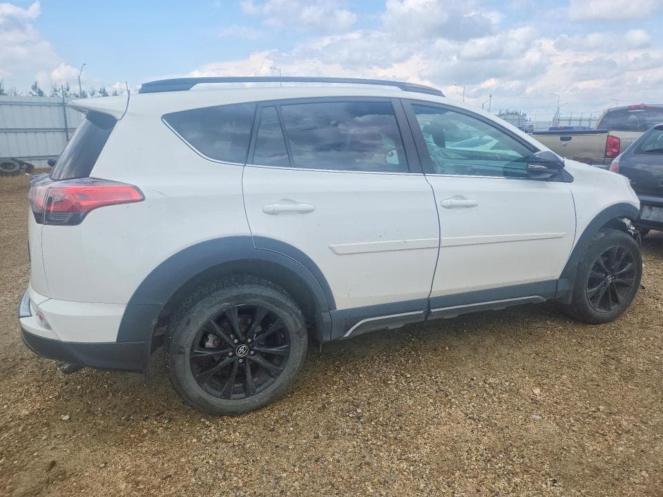 2018 TOYOTA RAV4 XLE 3