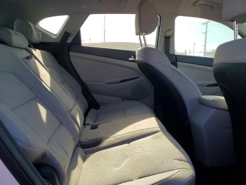2020 HYUNDAI TUCSON SE 11