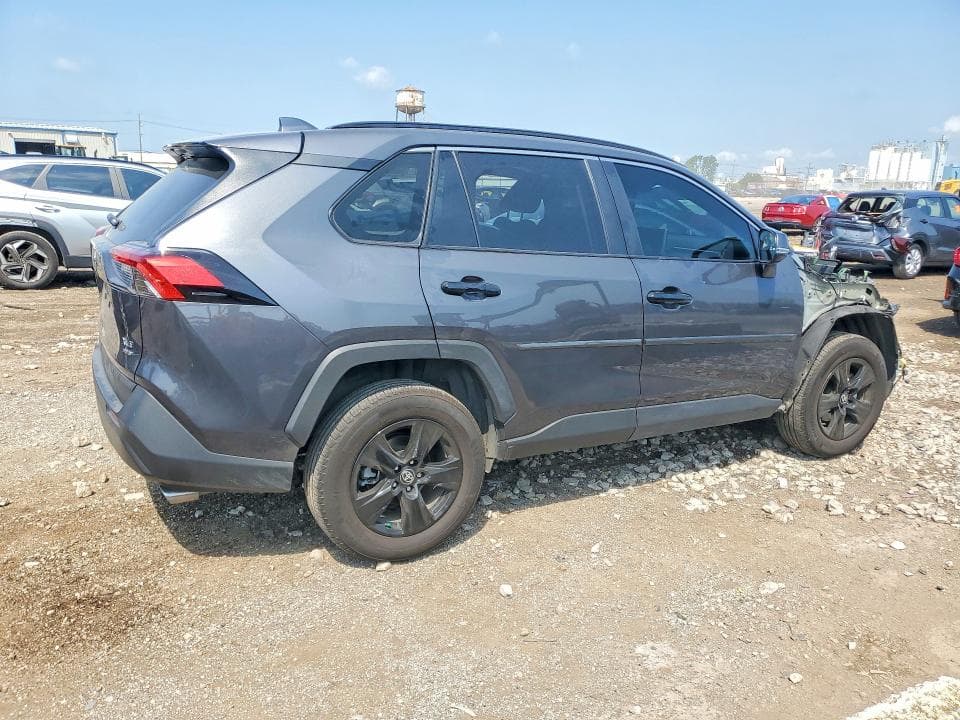 2025 TOYOTA RAV4 XLE 3