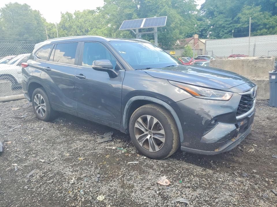 2023 TOYOTA HIGHLANDER XLE 4