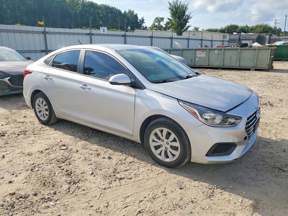 2022 HYUNDAI ACCENT SE 4
