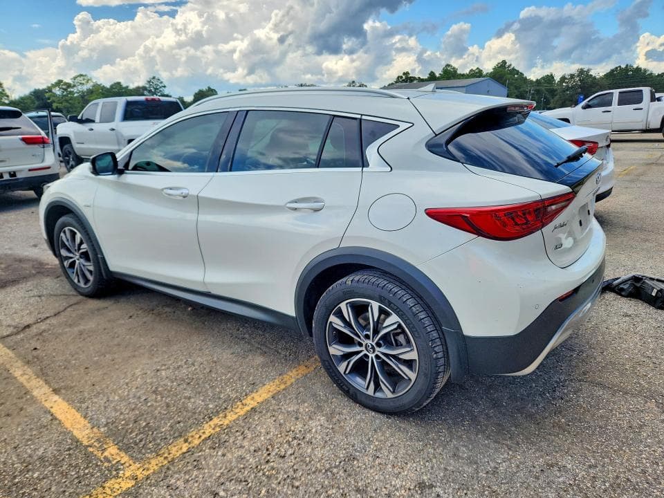 2018 INFINITI QX30 ESSENTIAL 2