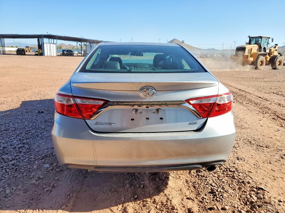 2017 TOYOTA CAMRY SE 6