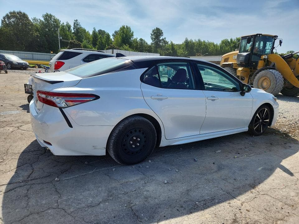 2019 TOYOTA CAMRY XSE 3