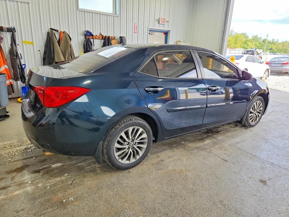 2018 TOYOTA COROLLA XLE 3