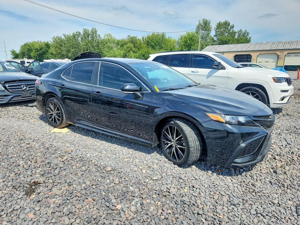 2022 TOYOTA CAMRY SE 4