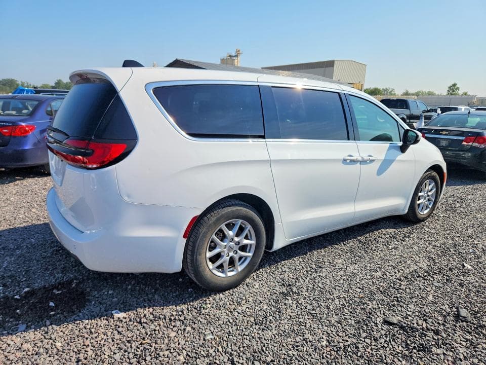 2023 CHRYSLER PACIFICA TOURING L 3