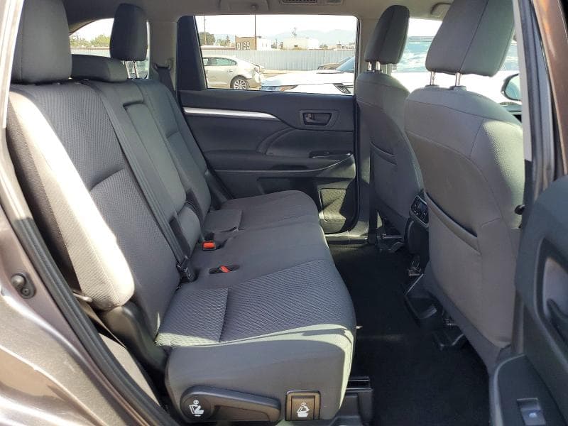2019 TOYOTA HIGHLANDER LE 11