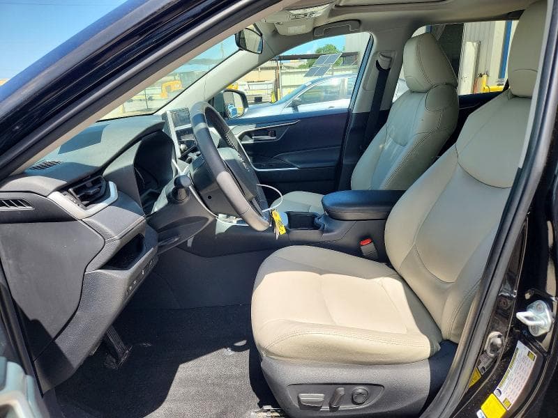 2023 TOYOTA RAV4 XLE 7