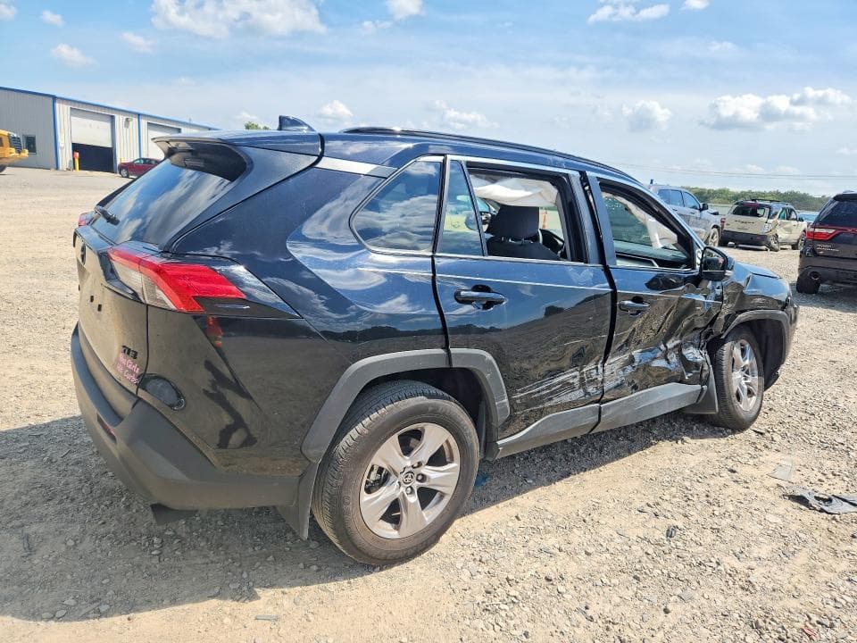 2025 TOYOTA RAV4 XLE 3