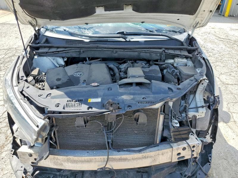2019 TOYOTA HIGHLANDER SE 12