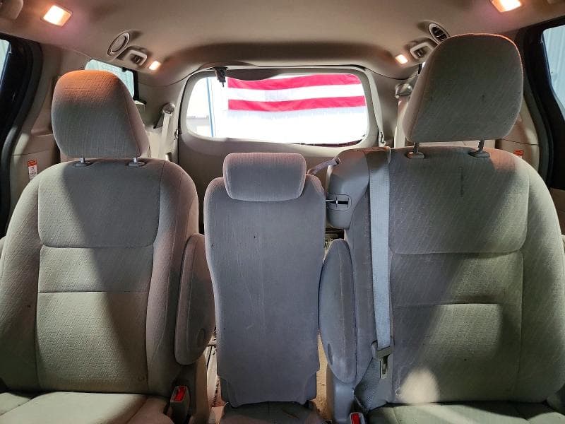 2017 TOYOTA SIENNA LE 10