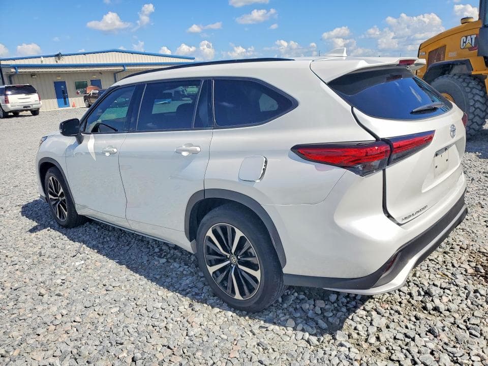 2022 TOYOTA HIGHLANDER XSE 2