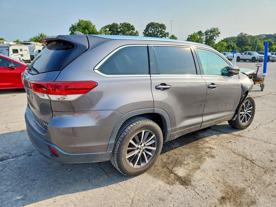 2017 TOYOTA HIGHLANDER XLE 3
