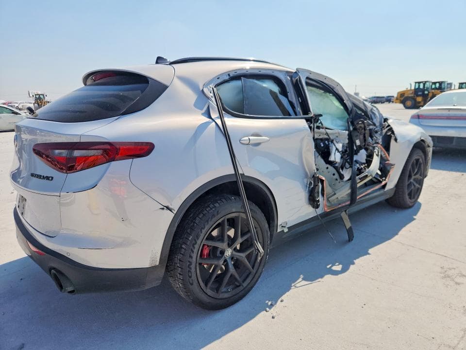 2020 ALFA ROMEO STELVIO 3