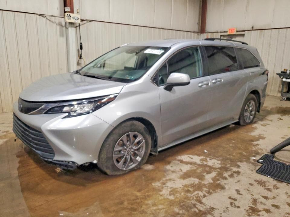 2023 TOYOTA SIENNA LE - 1