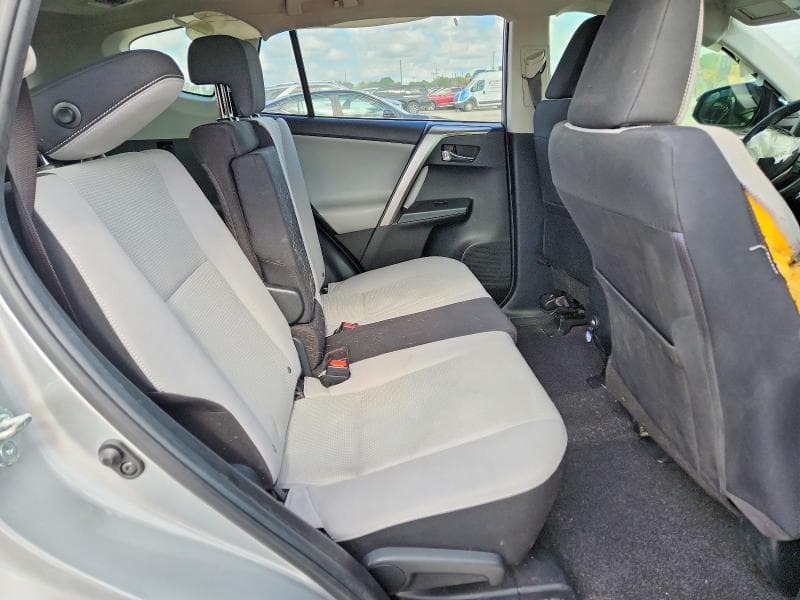 2018 TOYOTA RAV4 XLE 11