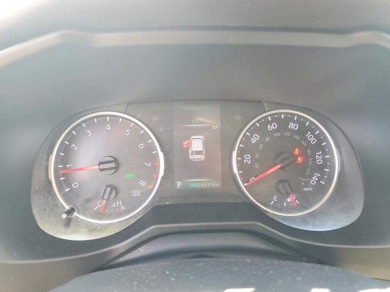 2020 TOYOTA RAV4 XLE 9