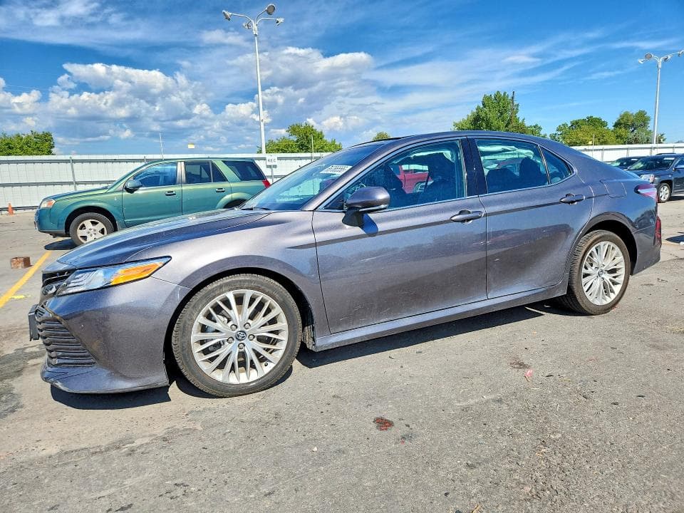 2020 TOYOTA CAMRY XLE - 1