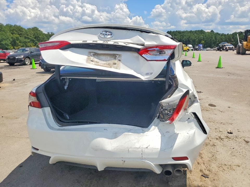 2018 TOYOTA CAMRY SE 6