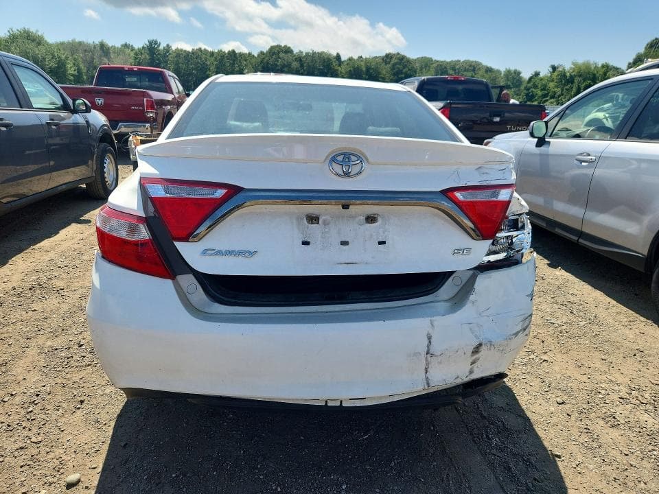 2017 TOYOTA CAMRY SE 6