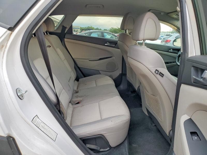 2017 HYUNDAI TUCSON SE 11