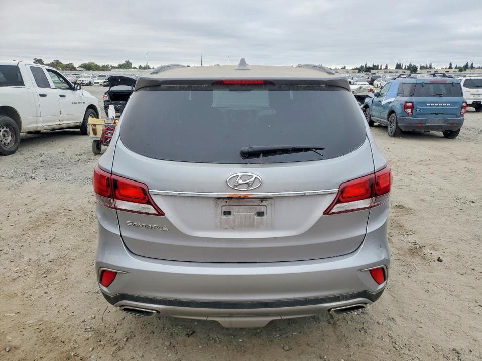 2018 HYUNDAI SANTA FE SE 6