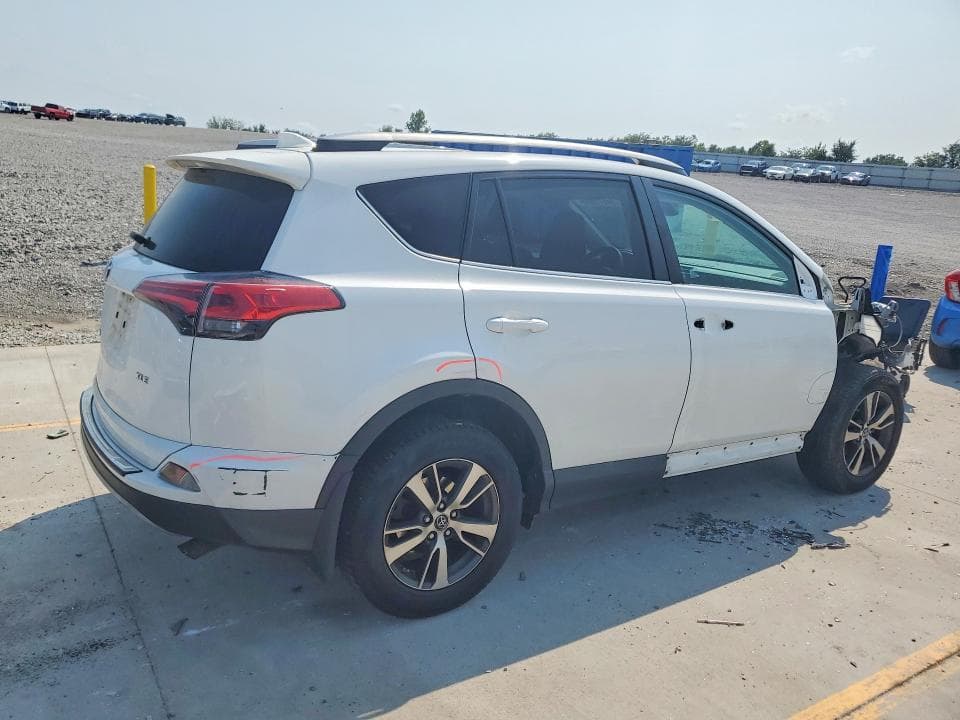 2017 TOYOTA RAV4 XLE 3