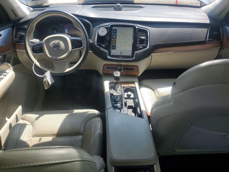 2017 VOLVO XC90 T6 8