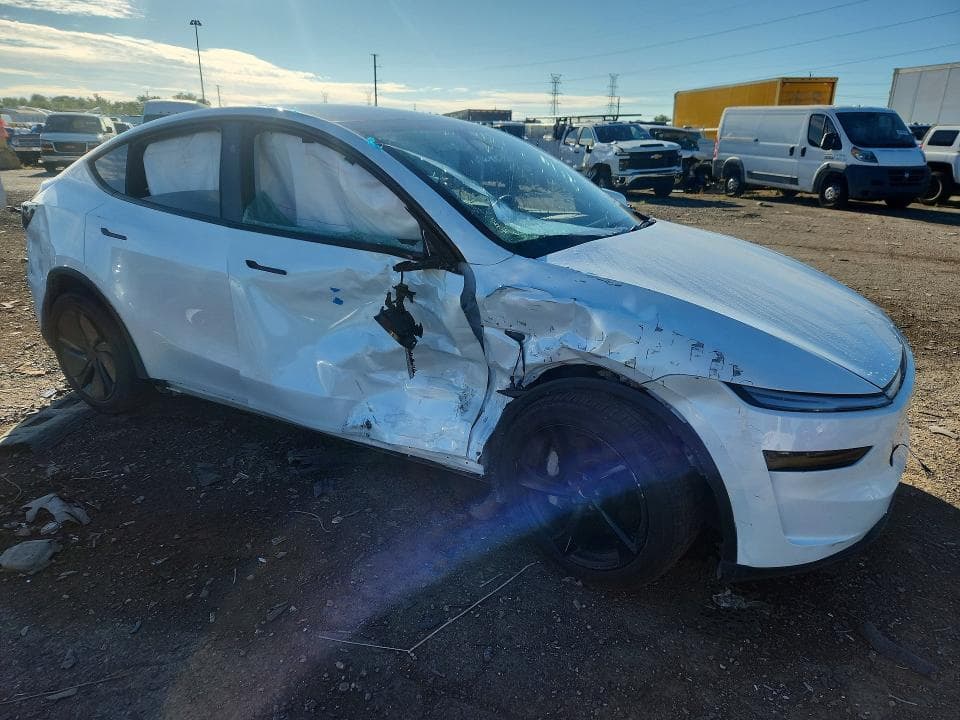 2026 TESLA MODEL Y 4