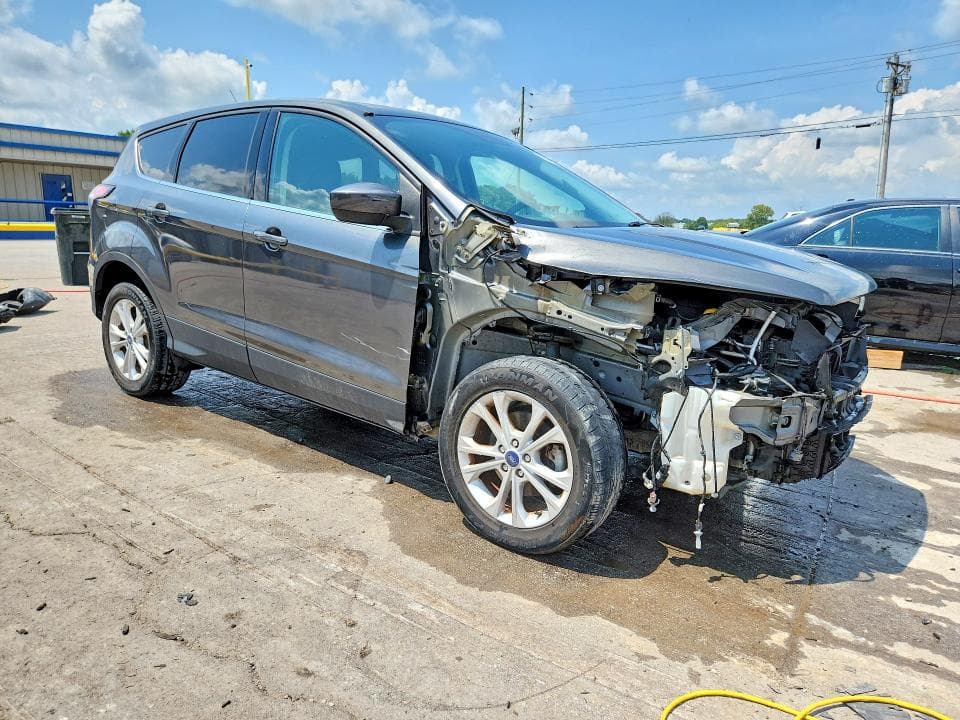 2017 FORD ESCAPE SE 4