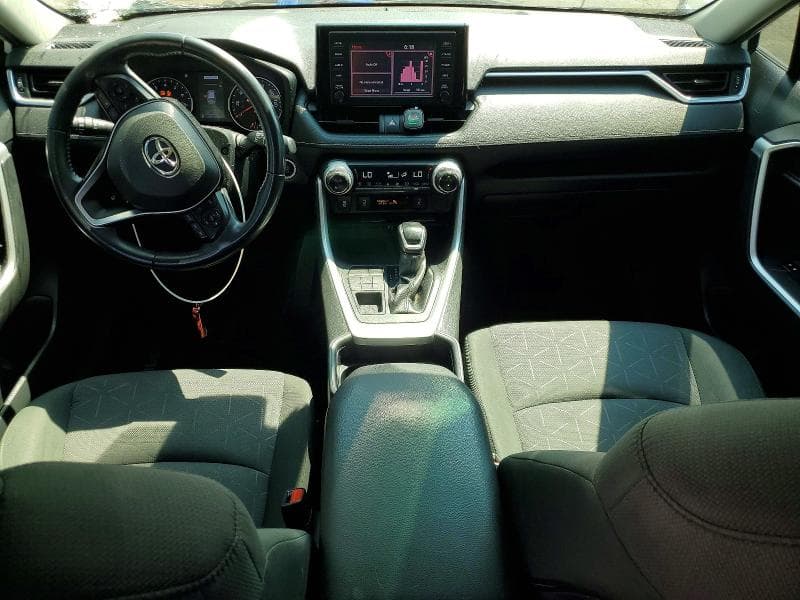 2019 TOYOTA RAV4 XLE 8