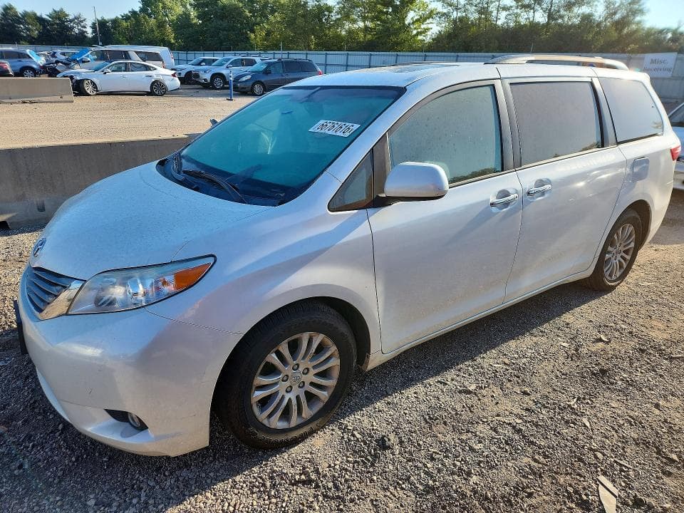 2017 TOYOTA SIENNA XLE 8-PASSENGER - 1