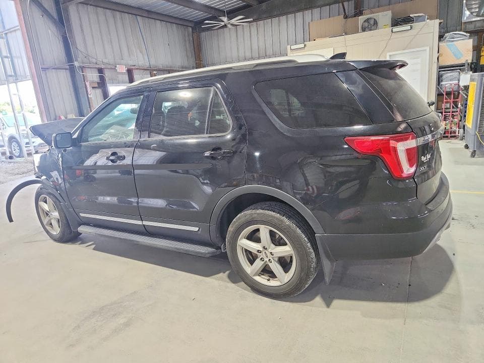 2017 FORD EXPLORER XLT 2