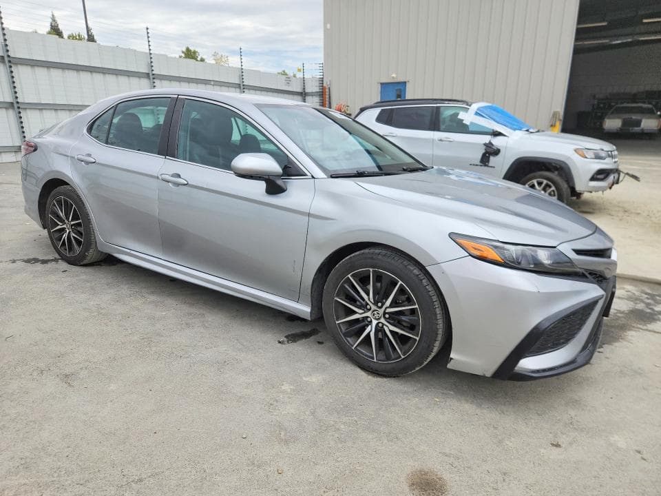 2022 TOYOTA CAMRY SE 4