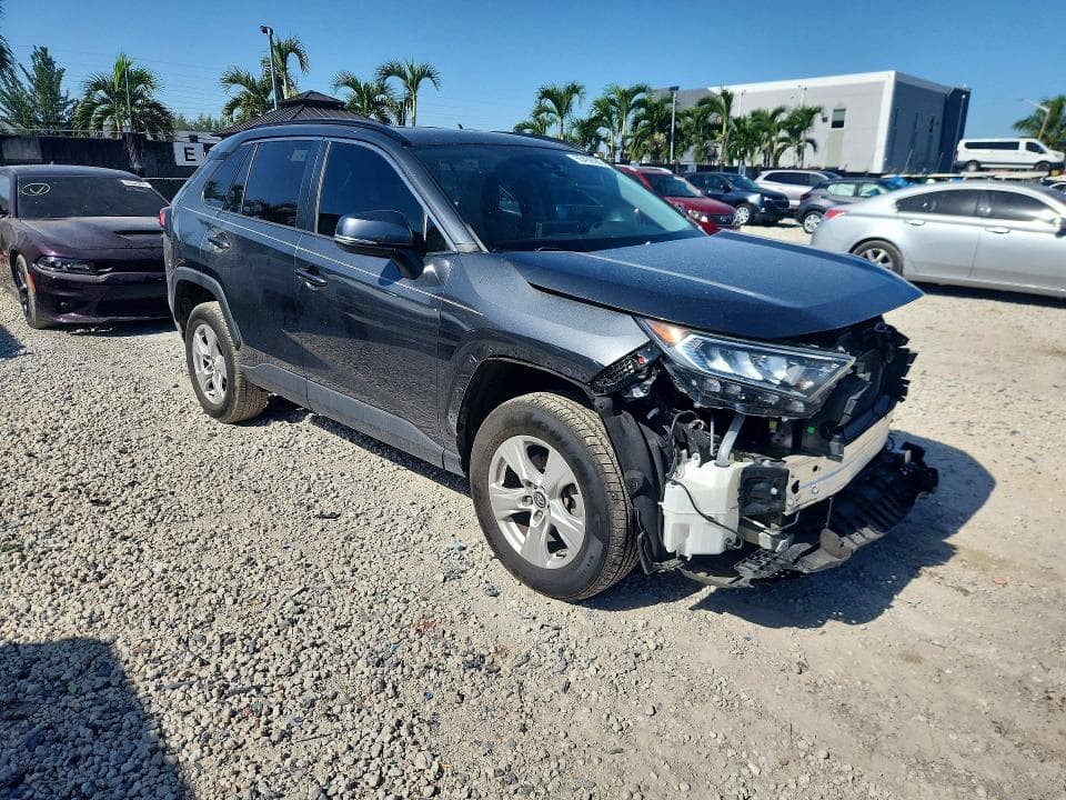 2020 TOYOTA RAV4 XLE 4