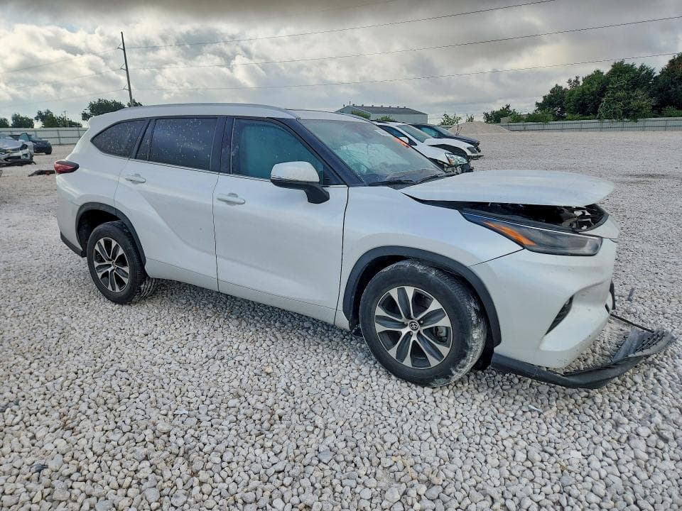 2024 TOYOTA HIGHLANDER XLE 4