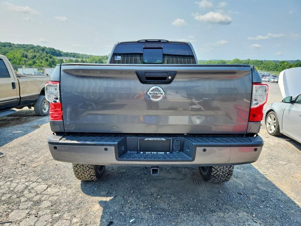 2017 NISSAN TITAN XD SV 6