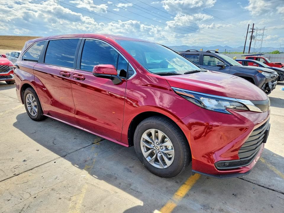 2026 TOYOTA SIENNA LE 4