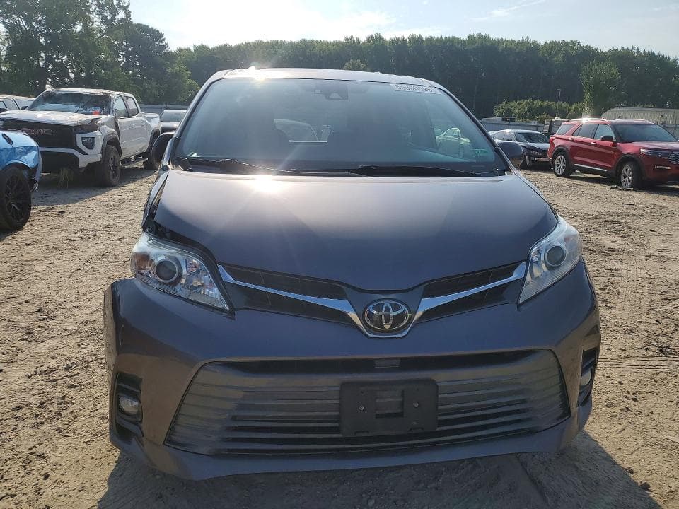 2020 TOYOTA SIENNA XLE 8-PASSENGER 5